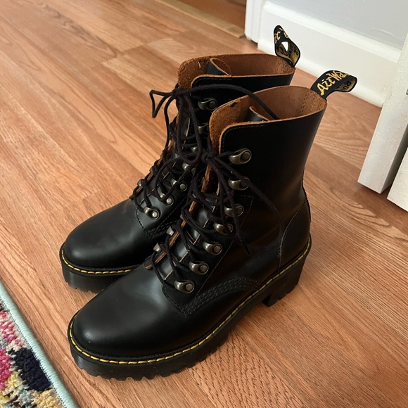 DR. MARTENS - LEONA WOMEN'S VINTAGE SMOOTH LEATHER HEELED BOOTS- Black size 7 - Picture 1 of 9